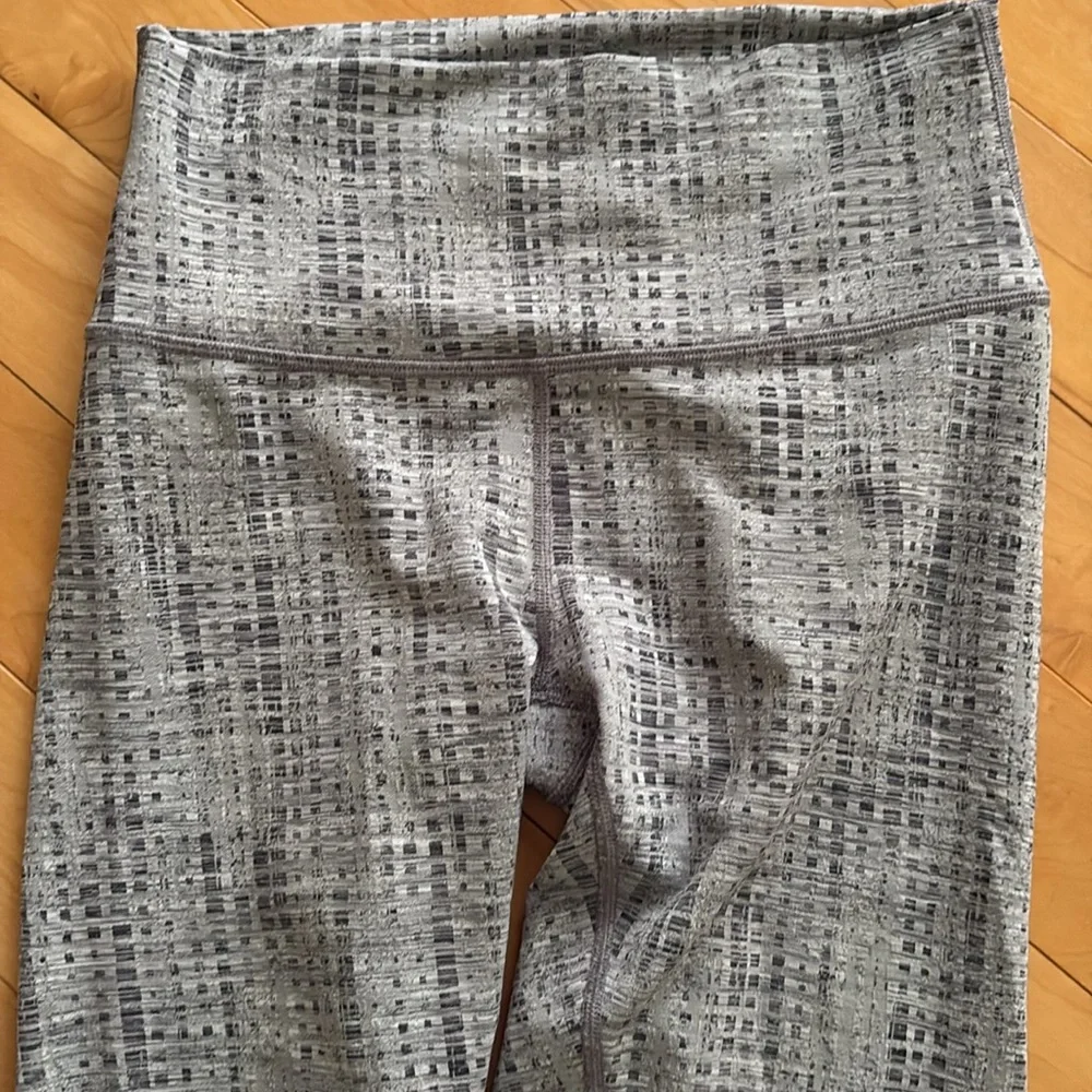 Lululemon Wunder Under High-Rise Tight 25" *Luxtreme Grey Size 6 - Picture 6 of 10